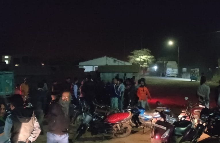 मानिकचक गंगा घाट में हादसा जहाज पर लदे 9 ट्रक गंगा में डूबे, कई लोग गंगा में डूबे.