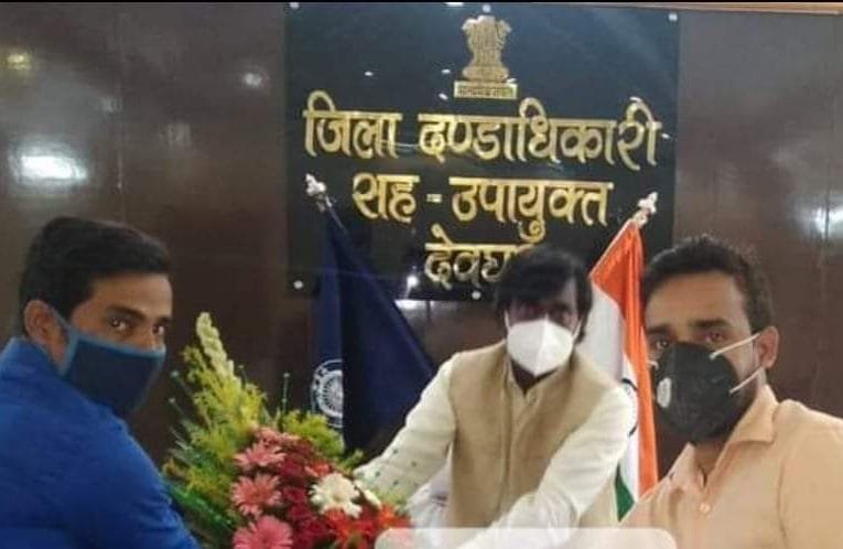 उपायुक्त से डढ़वा नदी की सफाई और सौंदर्यीकरण का किया गया मांग.