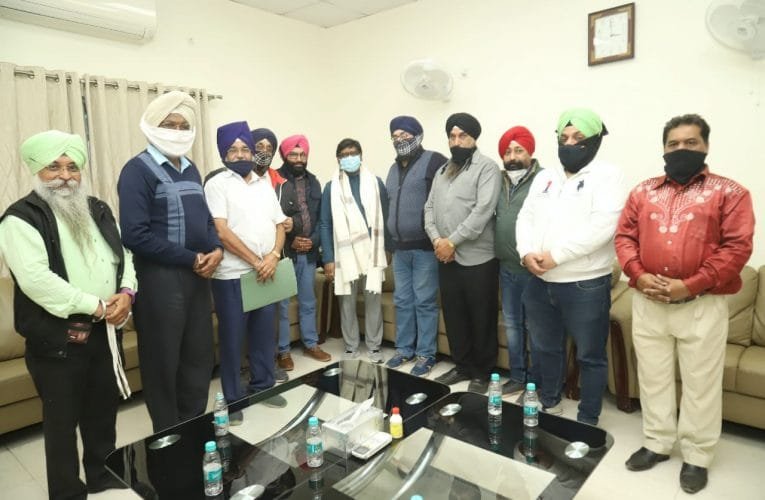 हेमन्त सोरेन से झारखण्ड प्रदेश गुरुद्वारा कमिटि के सदस्यों ने मुलाकात की.