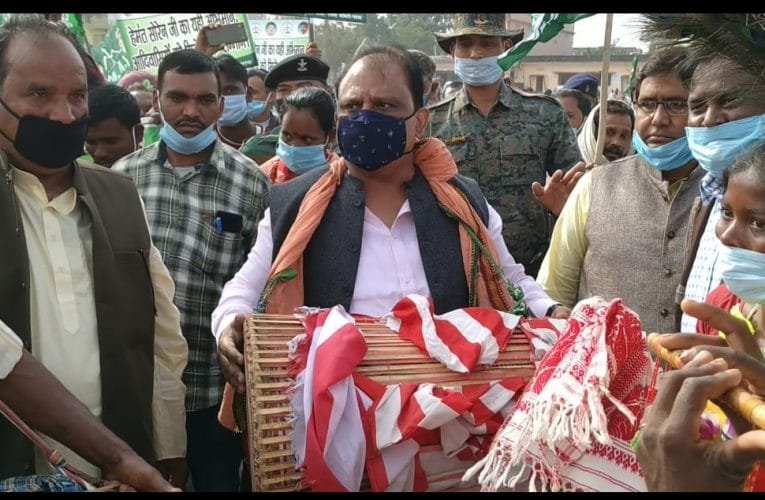 सरना धर्म कोड पारित होने पर मंत्री मिथलेश ठाकुर का जोरदार स्वागत.