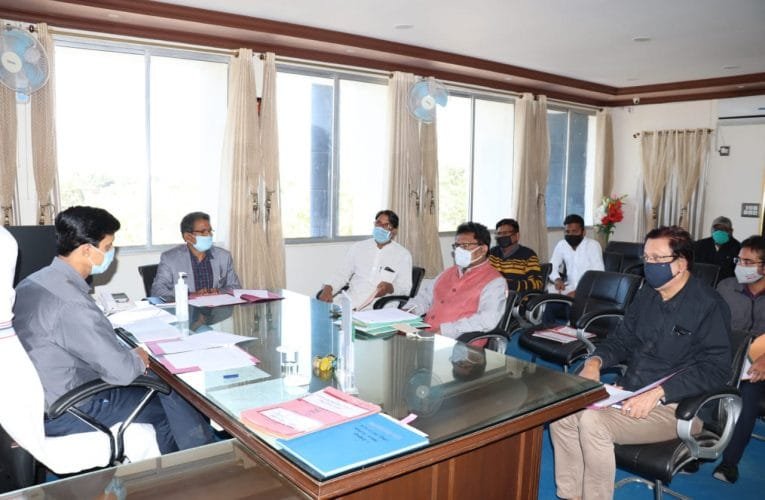 जिले मे चल रहे योजनाओं की जानकारी डीडीसी नें दी.