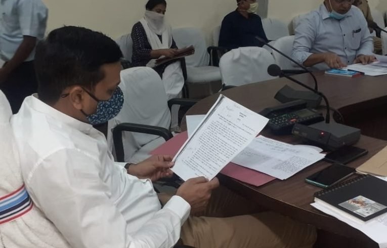 उपायुक्त श्री छवि रंजन की अध्यक्षता में हुई बैठक