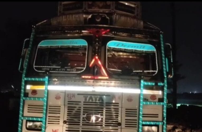 ट्रक की चपेट में आकर महिला की मौत.