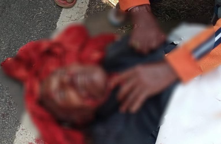 बारात जाने के क्रम में बिजली के तार में फंसकर दो बराती की मौत एक अन्य घायल.