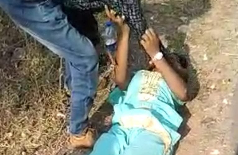 अचेत अवस्था मे एक युवती को पुलिस ने किया बरामद.