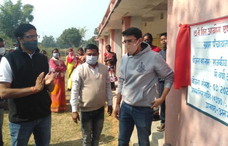 उपायुक्त नें किया अनगड़ा का दौरा, विभिन्न विकास योजनाओं का लिया जायज़ा.