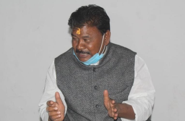 भूमि वापसी की सुनवाई व निष्पादन के लिए पीठासीन पदाधिकारी के रूप में श्री चंपई सोरेन को प्राधिकृत करने का निर्णय माननीय मुख्यमंत्री का एक ऐतिहासिक कदम : बंधु तिर्की.