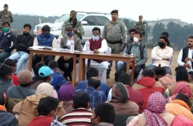 चमांतू कोलियरी के विस्थापित ग्रामीणों के साथ प्रशासनिक पदाधिकारी एवं सीसीएल अधिकारी की बैठक.