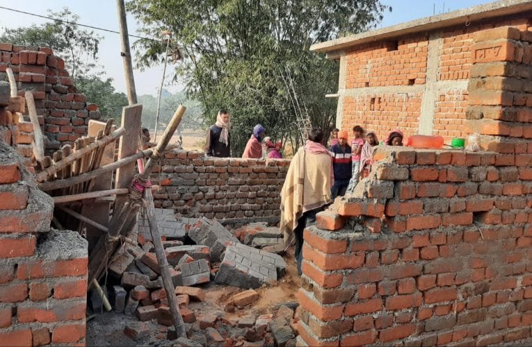 झूठ से बिछड़े हाथी ने अतकी पंचायत के कई टोला में मचाया उत्पात.