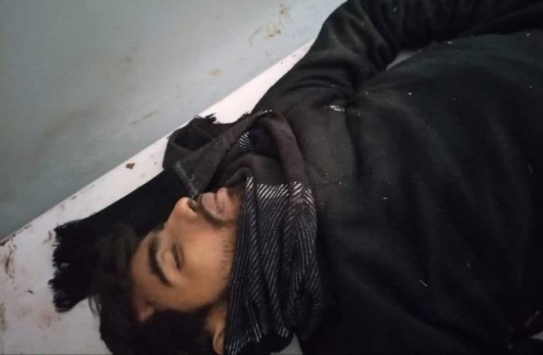 वाहन की टक्कर से बाइक पेड़ से टकराई, युवक की मौत.