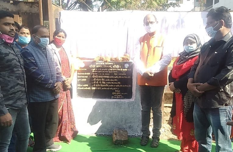 14वें वित्त के फंड से दो रोड और नाली निर्माण योजना का हुआ शिलान्यास.