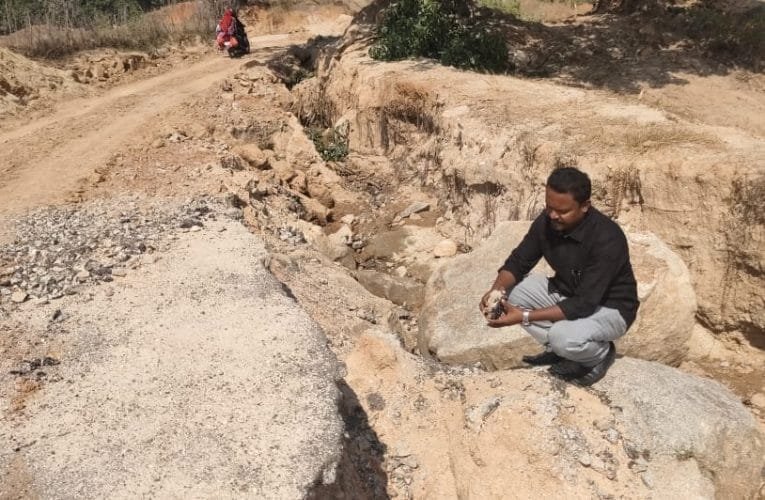 जिले में पथ निर्माण के कार्य में भ्रष्टाचार हावी : दिलीप तिर्की.