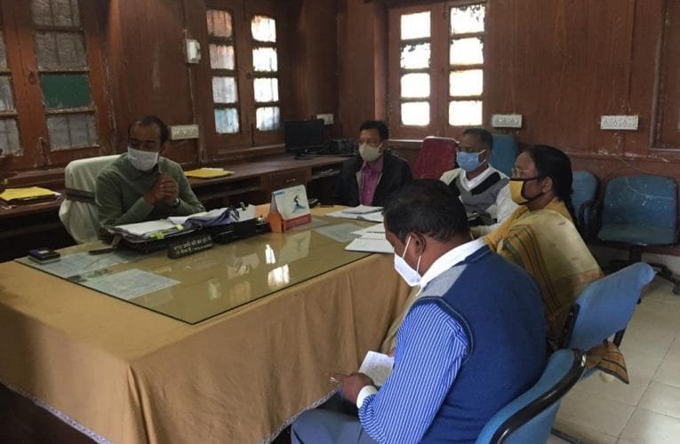 जिला प्रशासन की उच्च स्तरीय टीम ने डीएसई कार्यालय का किया औचक निरीक्षण.