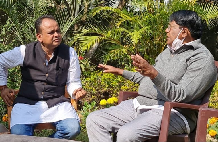 प्रदेश अध्यक्ष डॉ रामेश्वर उरांव जी से मिले विधायक इरफान अंसारी, हुई लंबी वार्ता.