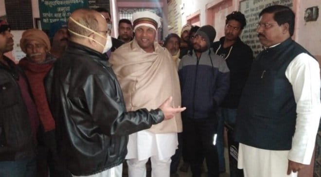 कृषि मंत्री बादल पत्रलेख कांग्रेसी कार्यकर्ताओं और ग्रामीणों के साथ किया बैठक. IMG-20201212-WA0077