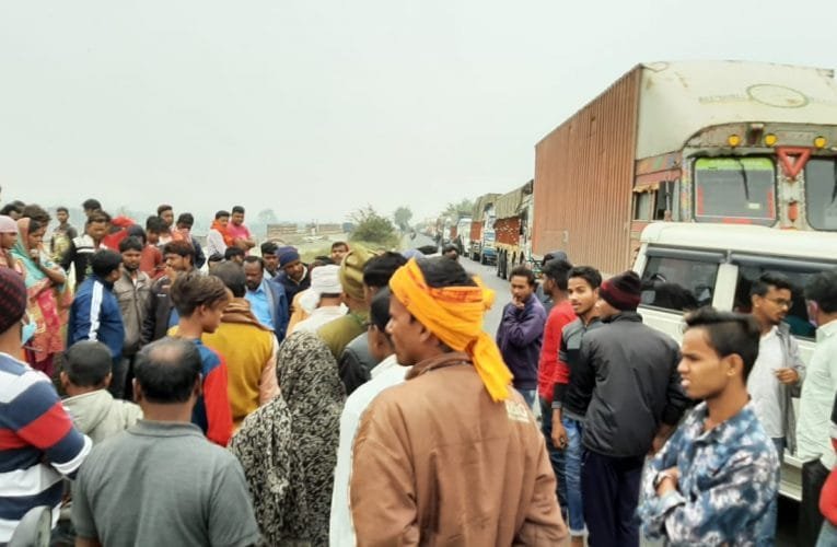 सड़क हादसे में पति और पत्नी की मौत.