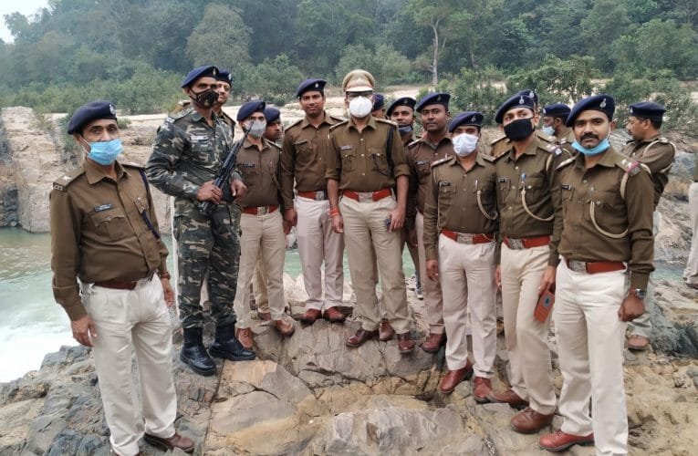 गढ़वा पुलिस नें की समीक्षा बैठक.