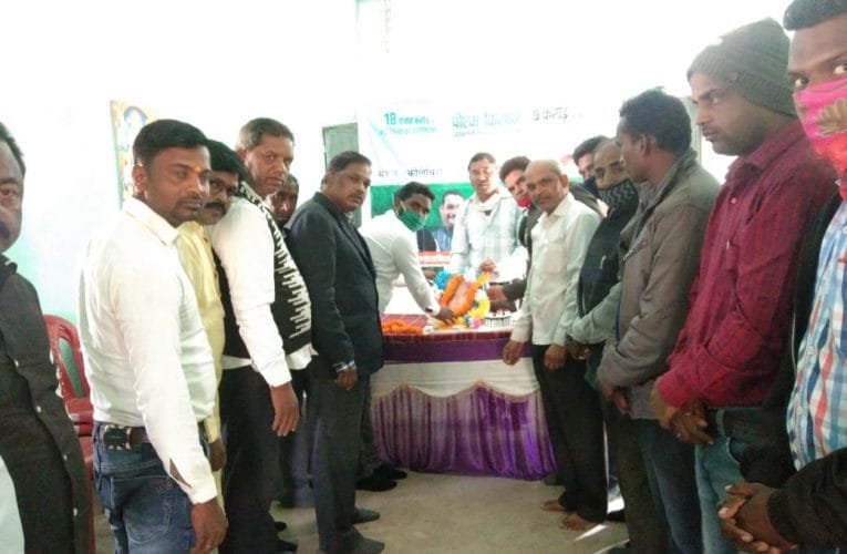 जलडेगा भाजपा कार्यकर्ताओं ने अटल बिहारी वाजपेयी की जयंती मनायी.