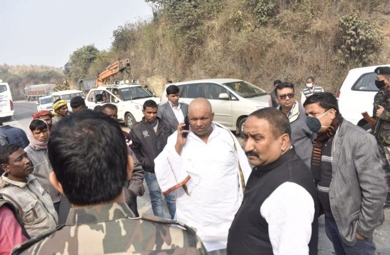 मंत्री बादल पत्रलेख नें बस दुर्घटना में घायलों का त्वरित चिकित्सा हेतु दिया निर्देश.