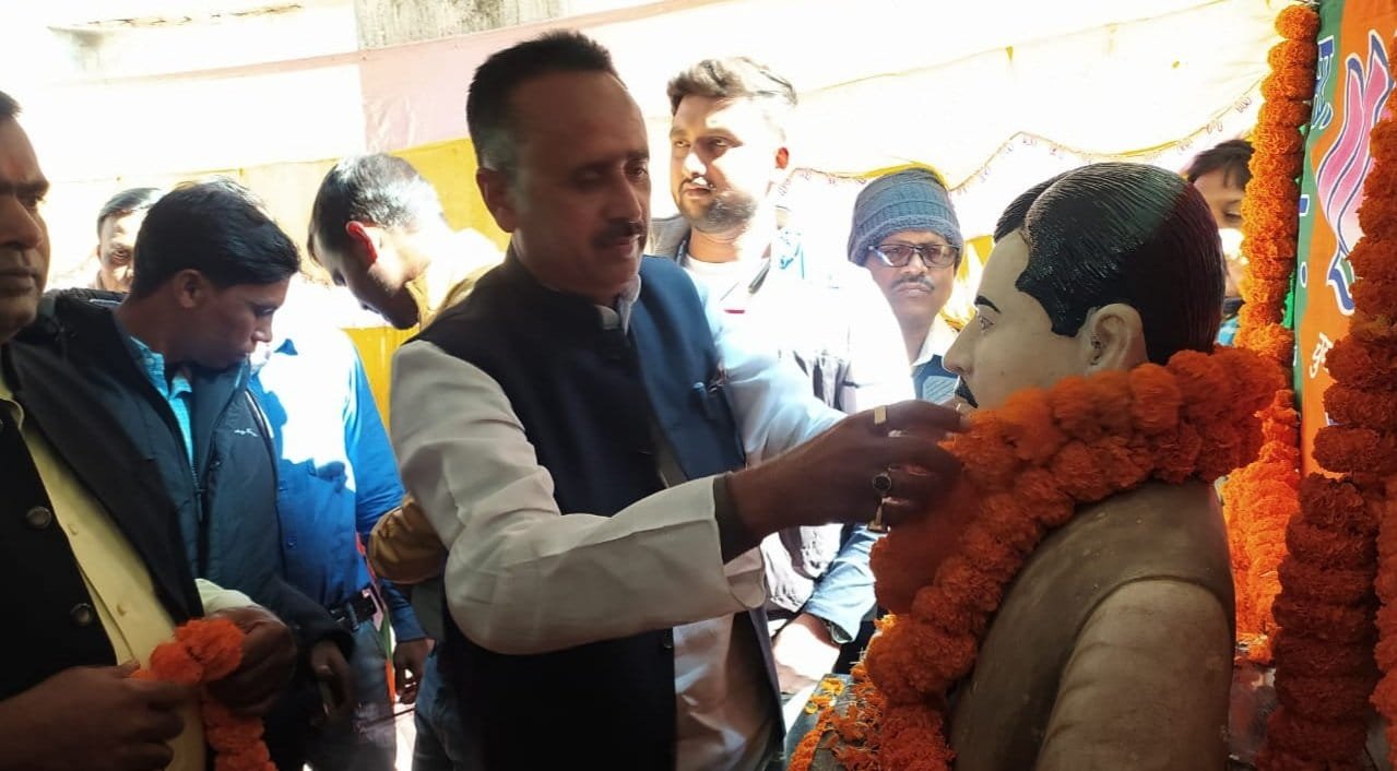 याद किए गए भाजपा नेता स्वर्गीय शंकर प्रसाद, भाजपाइयों ने किया पुष्पांजलि अर्पित. 5 20210103 195804