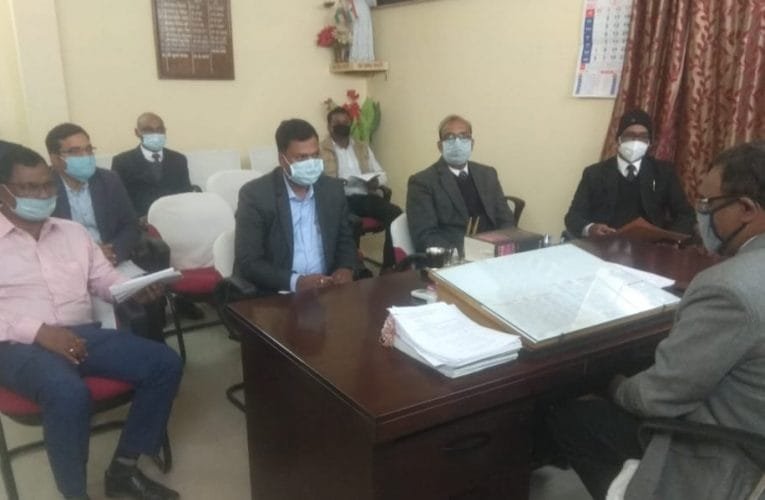 सरकार की योजनाओं का लाभ शिविर लगाकर आवश्यक मंदो को दें : न्यायाधीश.