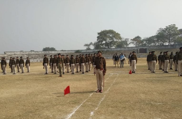 गणतंत्र दिवस समारोह के अवसर पर आयोजित होने वाले परेड का गिरिडीह आउटडोर स्टेडियम में रिहर्सल किया गया.