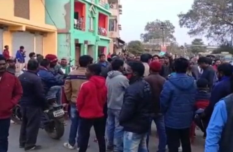 सिद्धू कानू प्रतिमा के पास गंदगी फैलाने से स्थानीय हुए आक्रोशित.