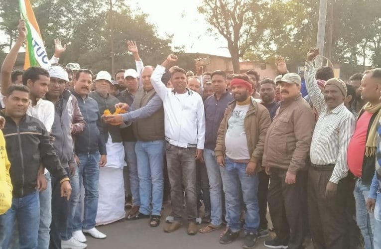 इंटक के राष्ट्रीय अध्यक्ष ददई दुबे का खलारी में हुआ स्वागत.