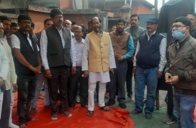 दी खलारी सीमेंट वर्कर्स यूनियन का 11 सुत्री मांगों को लेकर धरना जारी.