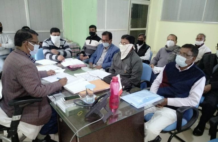 बच्चों को दी जाने वाली छात्रवृत्ति को लेकर आईटीडीए निदेशक बिंदेश्वरी ततमा के अध्यक्षता में बैठक संपन्न.