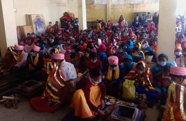 महिला सुरक्षा समिति ने कराया 61 जोड़ो का सामुहिक विवाह.