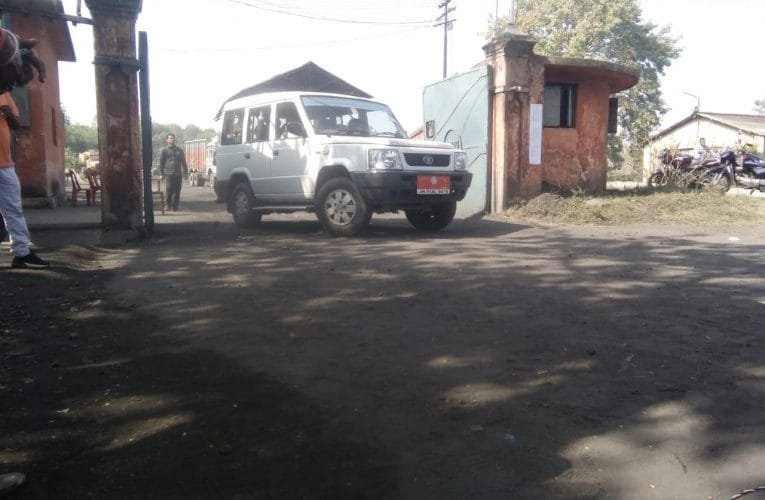 वाणिज्य कर विभाग की टीम खलारी सीमेन्ट फैक्टरी का औचक निरीक्षण करनें पहुंची.