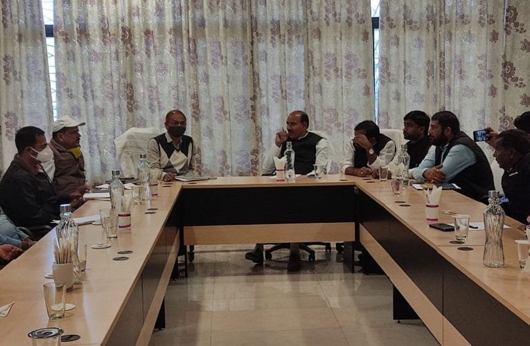 इंटक के राष्ट्रीय अध्यक्ष केएन त्रिपाठी ने विस्थापित, प्रभावित एवं असंगठित मजदूरों के साथ की बैठक.