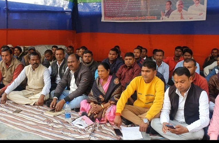 हेमन्त सरकार द्वारा जनता की किये वायदो को पूरा नही करने के खिलाफ आजसू पार्टी का एक दिवसीय धरना.