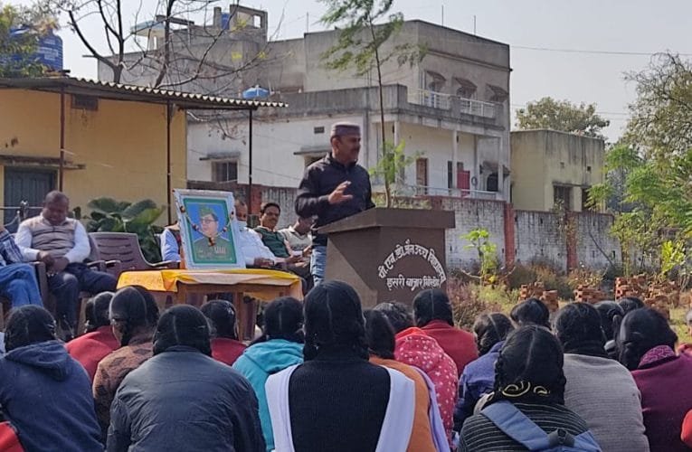 सुभाषचंद्र बोस की जयंती पर बांटे गए कंबल.