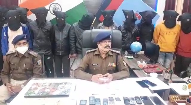 देवघर पुलिस ने 19 साइबर अपराधियों को किया गिरफ्तार.