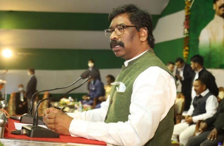 मुख्यमंत्री श्री हेमन्त सोरेन ने शहीद दिवस समारोह में कुल ₹1928.049 लाख के लागत से कुल 19 योजनाओं का किया शिलान्यास.