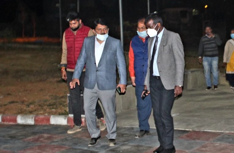 कोविड नियमों का अनुपालन करते हुए सुबह शाम खोले जाएंगे पार्क : उपायुक्त.