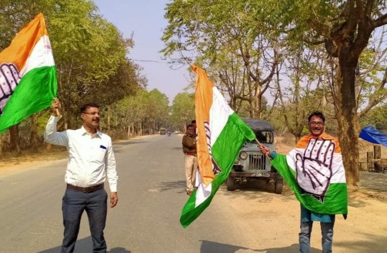 कांग्रेस व जेएमएम ने कृषि कानून के विरोध में आहूत तीन घंटे का एनएच जाम किया.