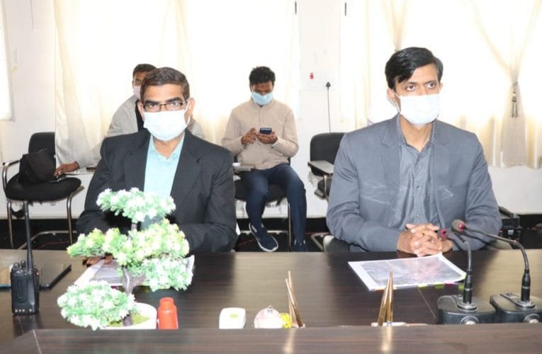 डीसी ने शहर की सुरक्षा के लिए सीसीटीवी लगाने संबंधी समीक्षा बैठक की.