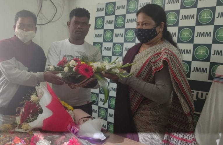 झामुमो विधायक से मिला विस्थापितो का प्रतिनिधि मंडल.