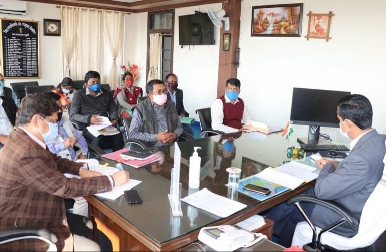 उपायुक्त ने की आन्तरिक संसाधन, राजस्व संबंधी बैठक का आयोजन.