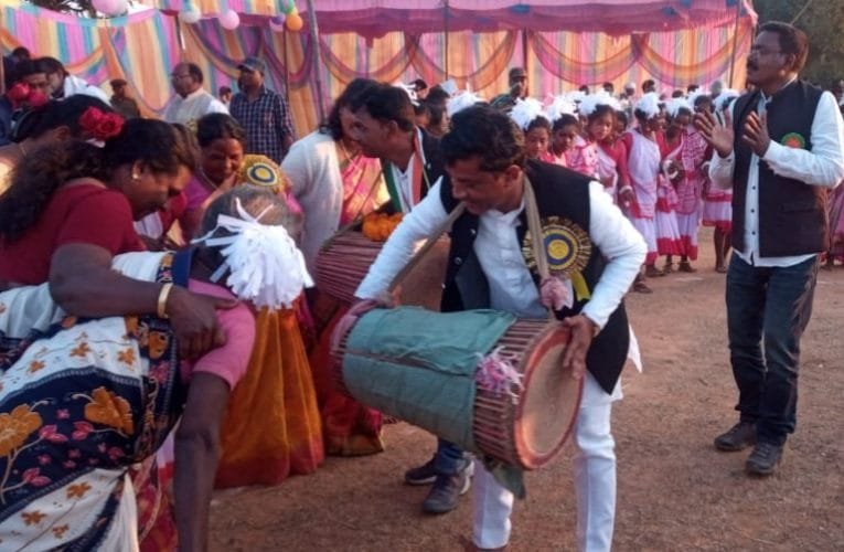 विधायक भूषण बाड़ा के मांदर की थाप पर झूमे 40 गांव के ग्रामीण.