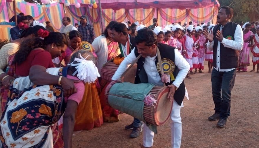 विधायक भूषण बाड़ा के मांदर की थाप पर झूमे 40 गांव के ग्रामीण. 2 20210210 154622