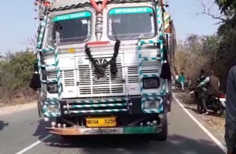 सड़क दुर्घटना में मोटरसाइकिल सवार दो की मौत.