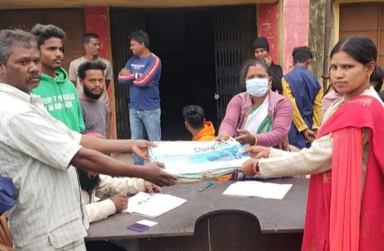 मलेरिया व डेंगू जैसी खतरनाक बीमारी से बचाव के लिए मच्छरदानी का किया गया वितरण.