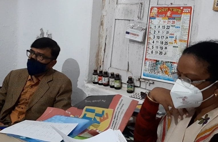 एसडीएम और सिविल सर्जन ने दो क्लिनिकों में किया छापेमारी.