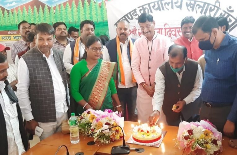 खलारी प्रखण्ड का 12 वां स्थापन दिवस मनाया गया.