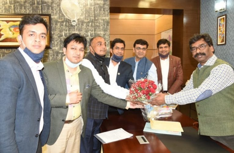 मुख्यमंत्री हेमंत सोरेन के साथ झारखण्ड चैंबर की वार्ता हुई.