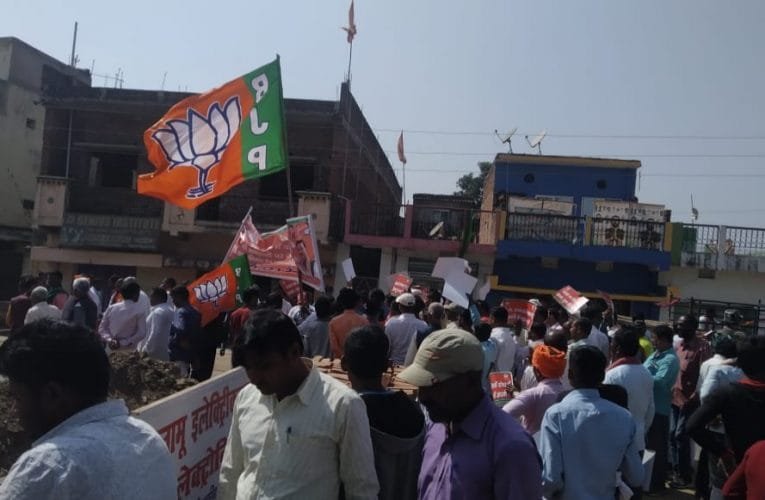 बालू उठाव में पुलिसिया लूट के खिलाफ निकली गई ट्रैक्टर रैली.